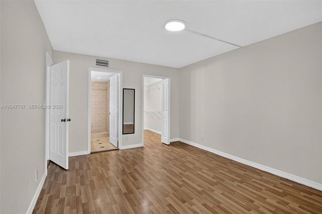 220 Lakeview Drive 210, Weston, FL 33326