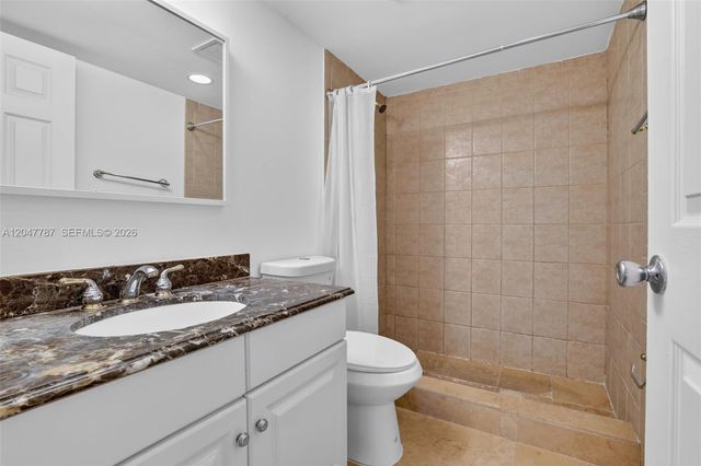 220 Lakeview Drive 210, Weston, FL 33326