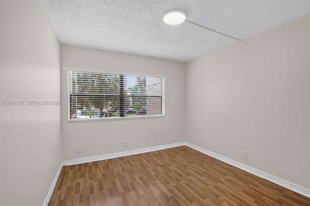 220 Lakeview Drive 210, Weston, FL 33326