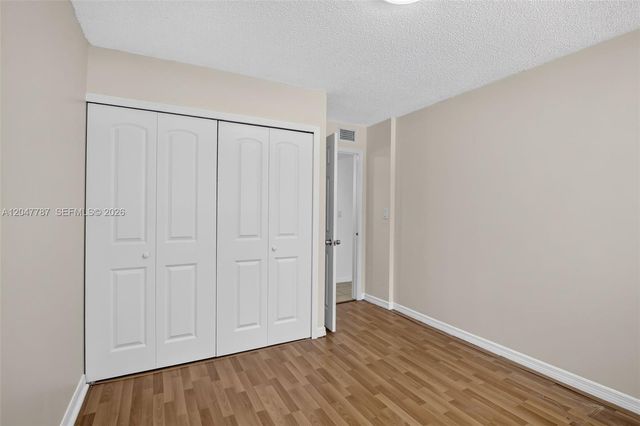 220 Lakeview Drive 210, Weston, FL 33326