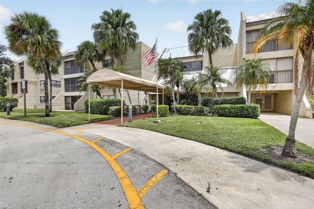 220 Lakeview Drive 210, Weston, FL 33326