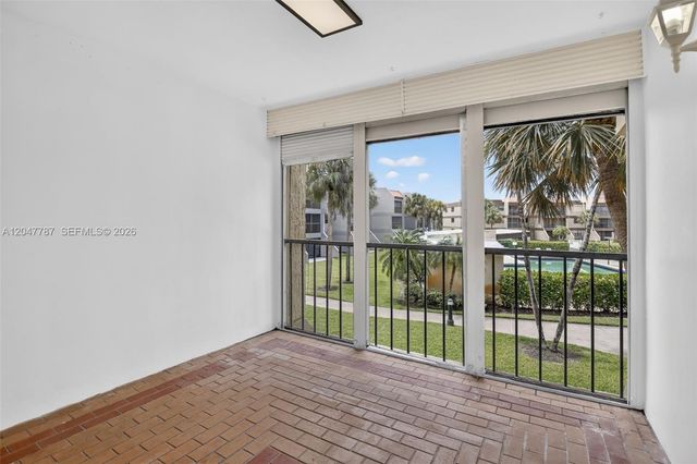 220 Lakeview Drive 210, Weston, FL 33326