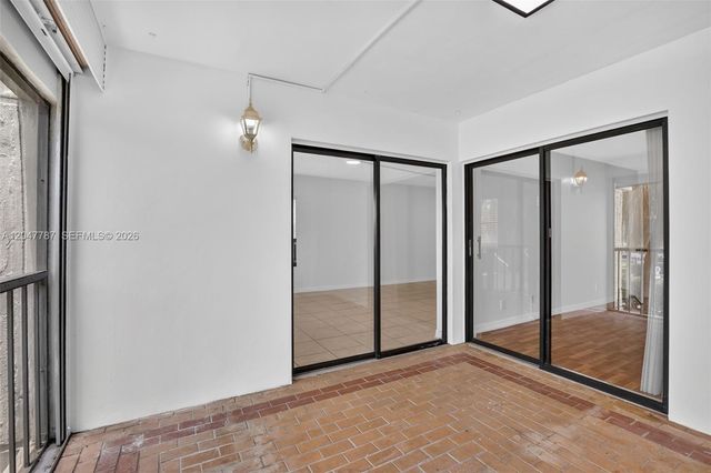 220 Lakeview Drive 210, Weston, FL 33326