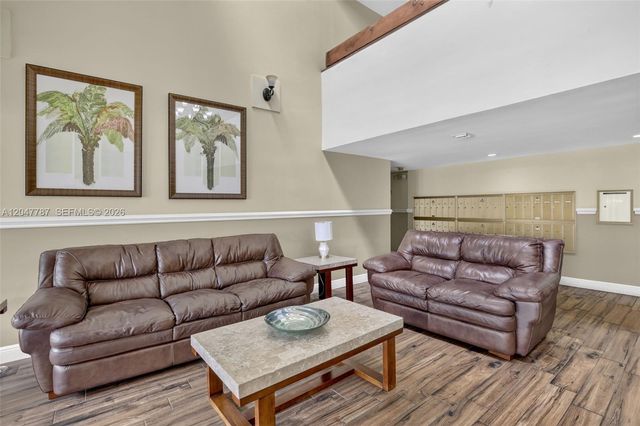 220 Lakeview Drive 210, Weston, FL 33326