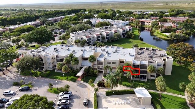 220 Lakeview Drive 210, Weston, FL 33326