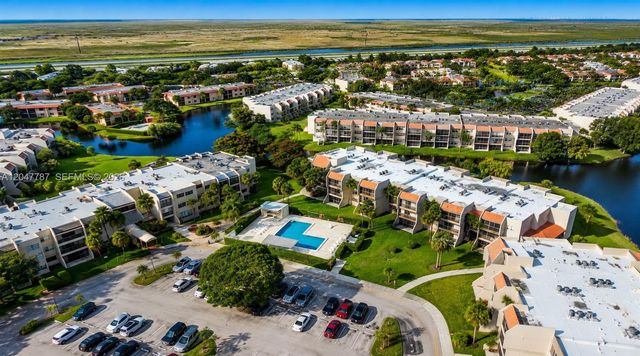 220 Lakeview Drive 210, Weston, FL 33326