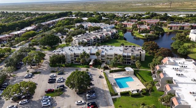 220 Lakeview Drive 210, Weston, FL 33326