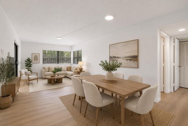220 Lakeview Drive 210, Weston, FL 33326