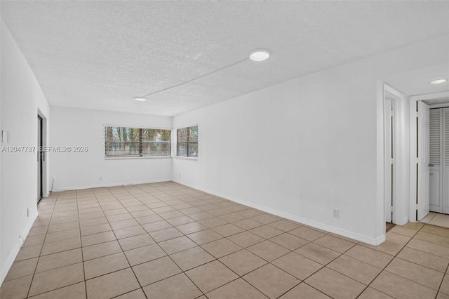 220 Lakeview Drive 210, Weston, FL 33326