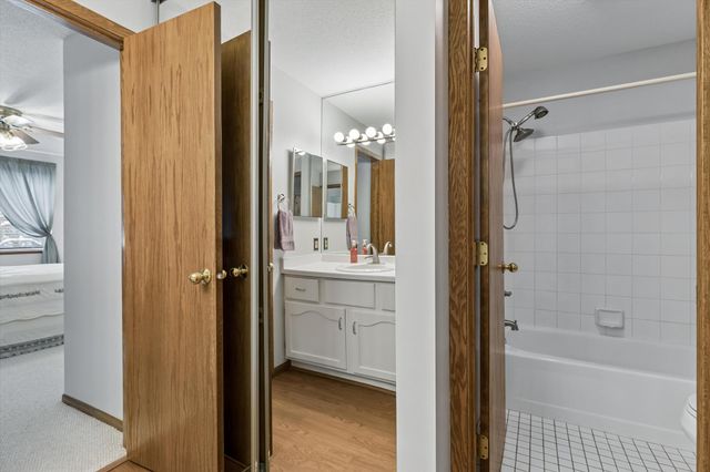 7631 Edinborough Way 5216, Edina, MN 55435