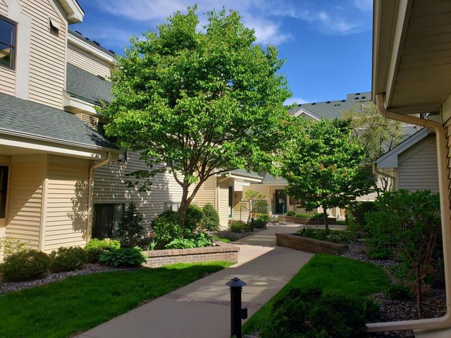 7631 Edinborough Way 5216, Edina, MN 55435