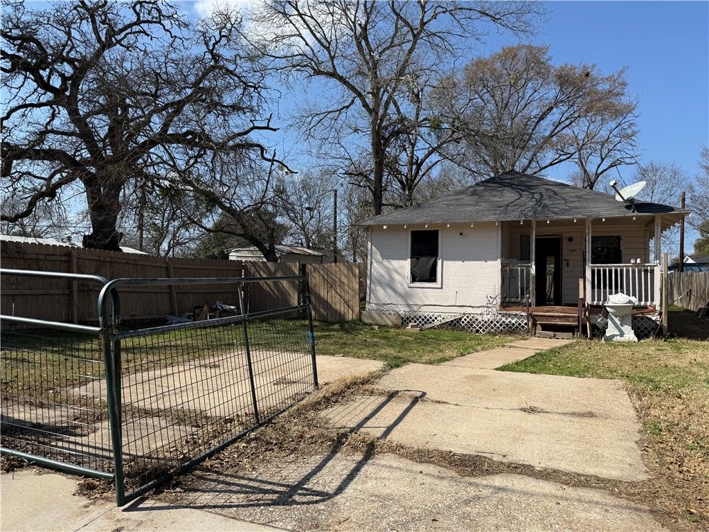 1304 Wellington Avenue, Bryan, TX 77803 — exterior
