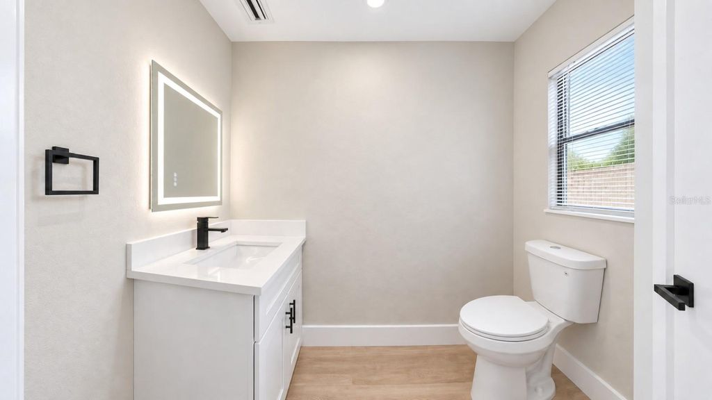 Image 11 of property listing at 4925 ELESE STREET, Orlando, FL 32811