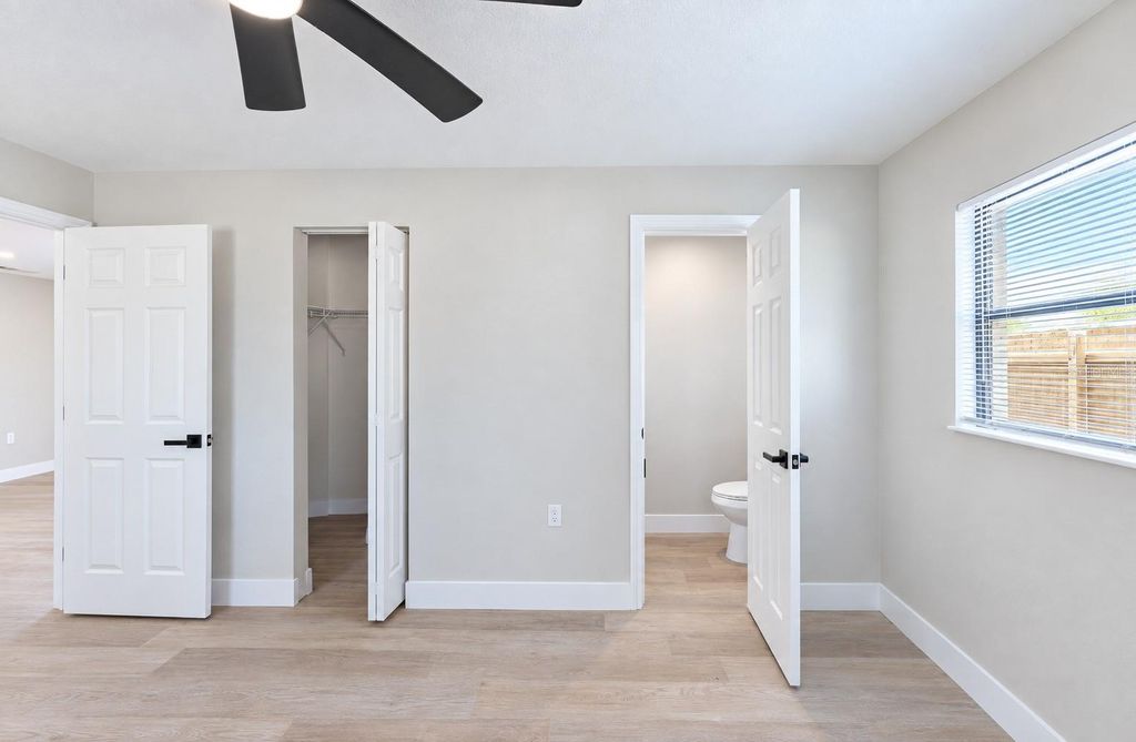 Image 12 of property listing at 4925 ELESE STREET, Orlando, FL 32811