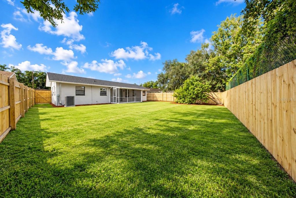 Image 19 of property listing at 4925 ELESE STREET, Orlando, FL 32811