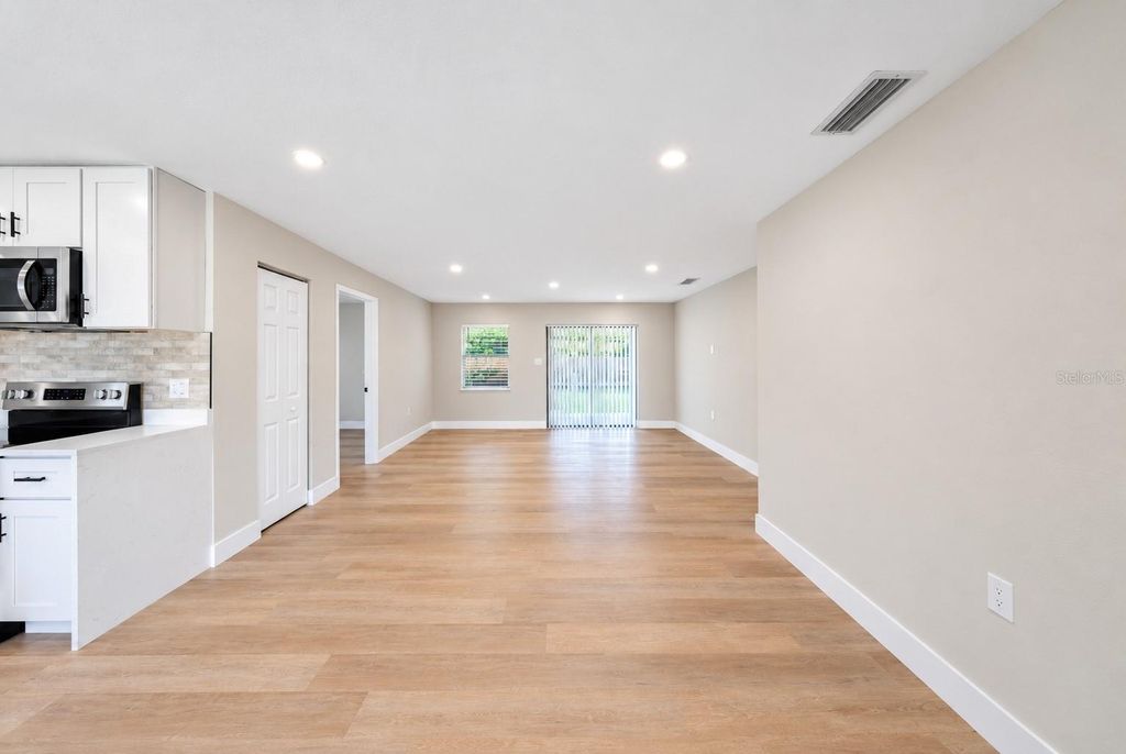 Image 5 of property listing at 4925 ELESE STREET, Orlando, FL 32811