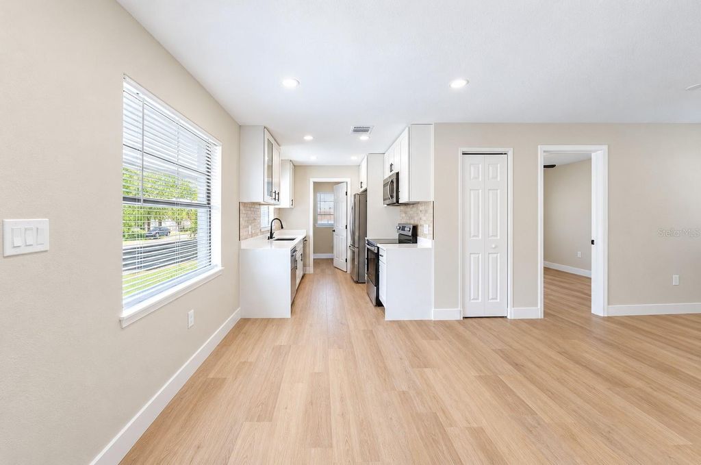 Image 6 of property listing at 4925 ELESE STREET, Orlando, FL 32811