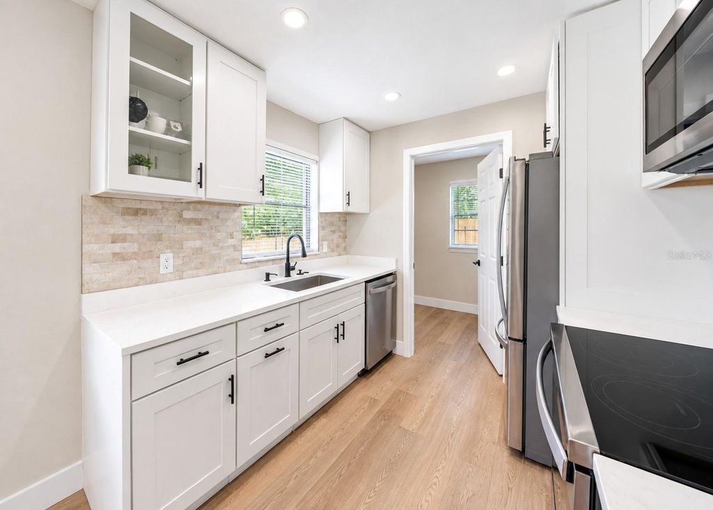 Image 9 of property listing at 4925 ELESE STREET, Orlando, FL 32811