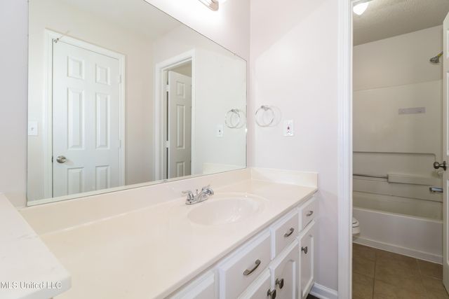 6213 Magnolia Lakes Drive, Olive Branch, MS 38654