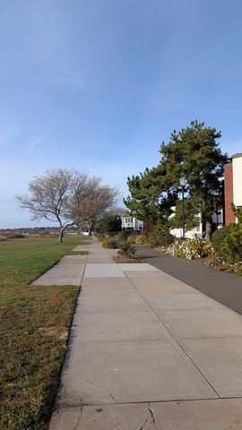 32 West Walk, West Haven, CT 06516