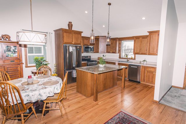 715 Jenks Avenue SW, Cokato, MN 55321