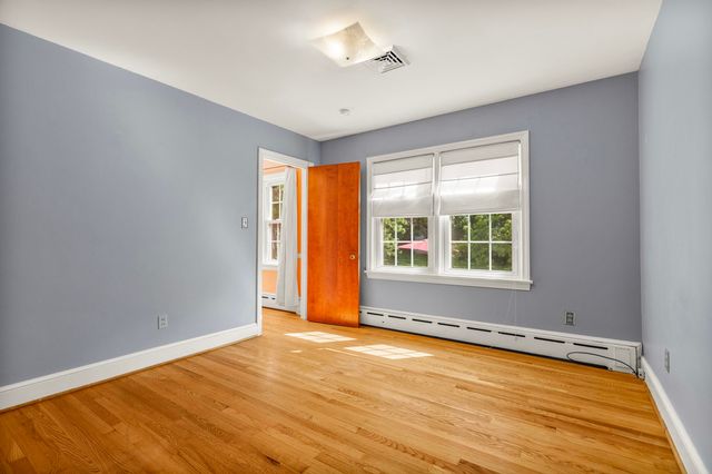 406 COLLEGE CIR, Staunton, VA 24401