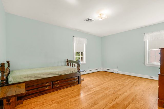 406 COLLEGE CIR, Staunton, VA 24401