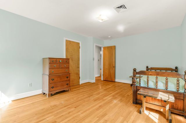 406 COLLEGE CIR, Staunton, VA 24401