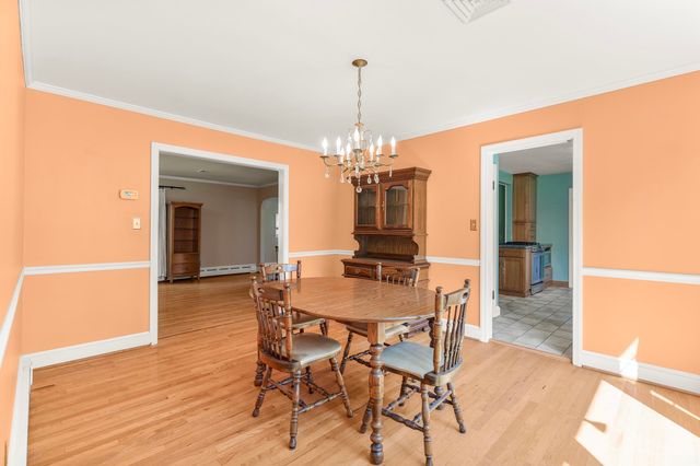 406 COLLEGE CIR, Staunton, VA 24401