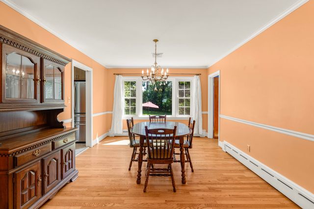 406 COLLEGE CIR, Staunton, VA 24401