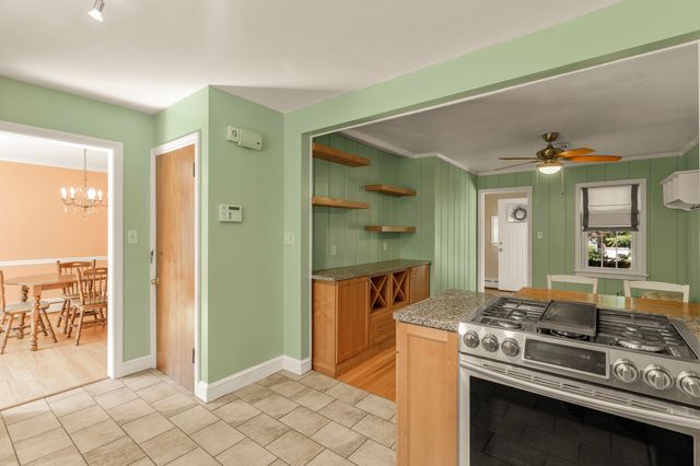 406 COLLEGE CIR, Staunton, VA 24401