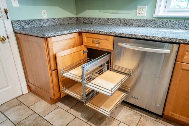 406 COLLEGE CIR, Staunton, VA 24401
