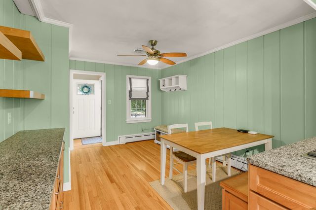 406 COLLEGE CIR, Staunton, VA 24401