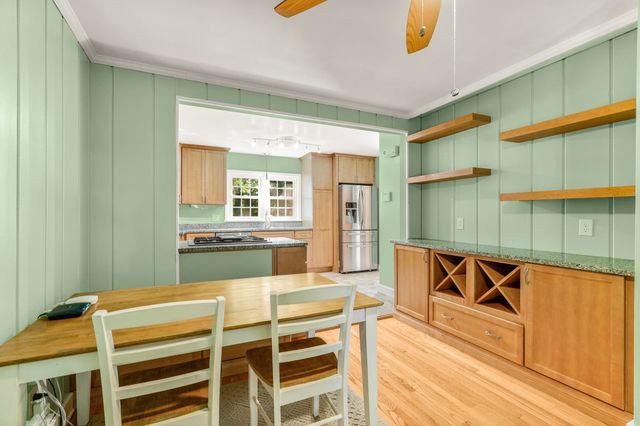406 COLLEGE CIR, Staunton, VA 24401