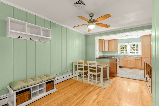 406 COLLEGE CIR, Staunton, VA 24401
