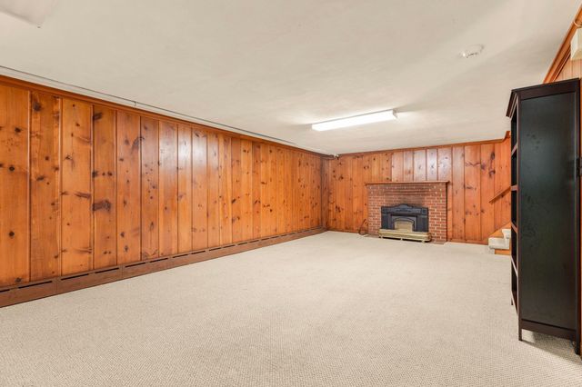 406 COLLEGE CIR, Staunton, VA 24401