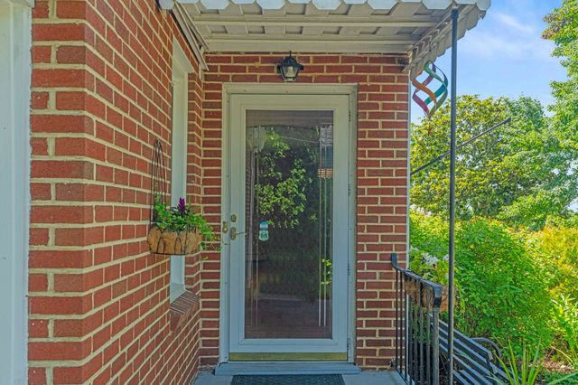 406 COLLEGE CIR, Staunton, VA 24401