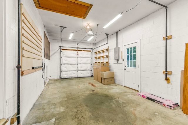 406 COLLEGE CIR, Staunton, VA 24401