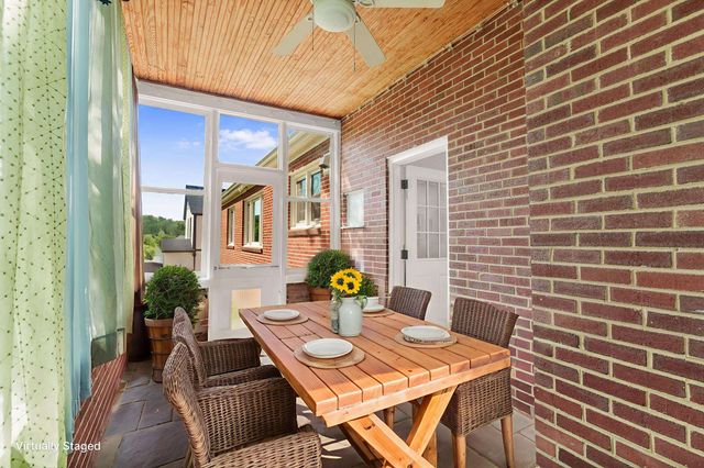 406 COLLEGE CIR, Staunton, VA 24401