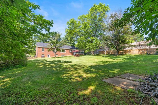 406 COLLEGE CIR, Staunton, VA 24401