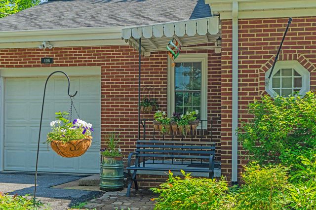 406 COLLEGE CIR, Staunton, VA 24401