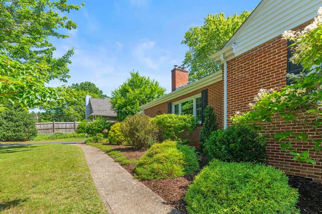 406 COLLEGE CIR, Staunton, VA 24401