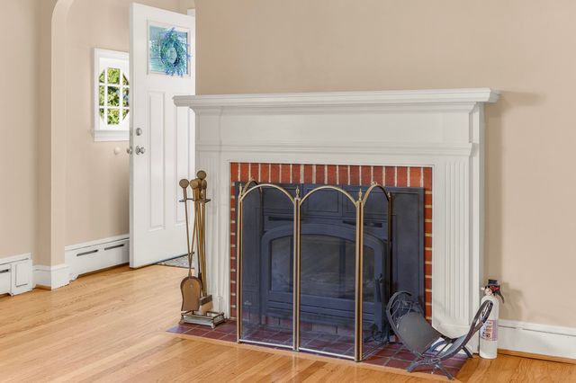 406 COLLEGE CIR, Staunton, VA 24401