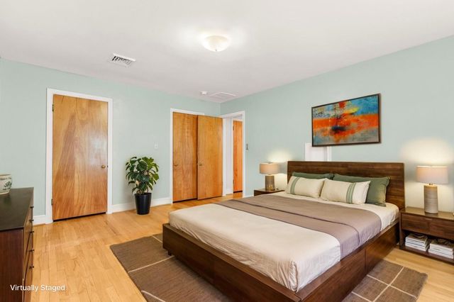 406 COLLEGE CIR, Staunton, VA 24401