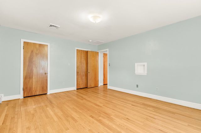 406 COLLEGE CIR, Staunton, VA 24401
