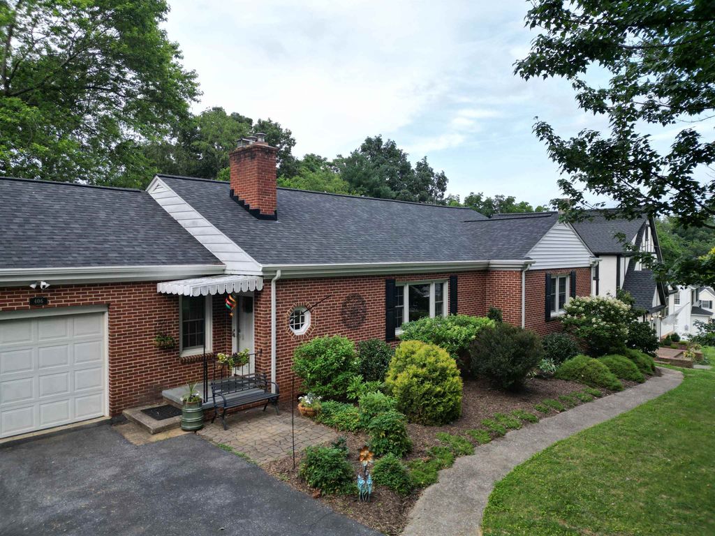 406 COLLEGE CIR, Staunton, VA 24401