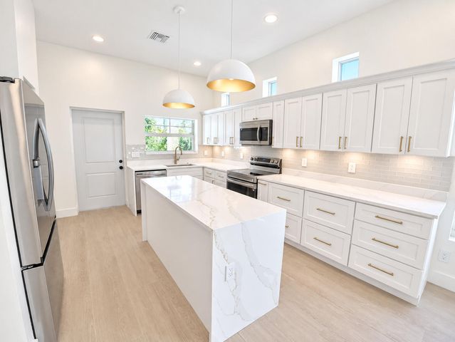 520 38TH Street, West Palm Beach, FL 33407