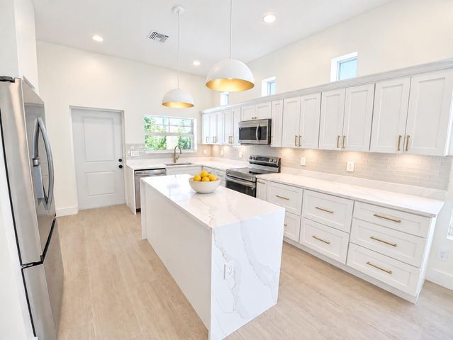 520 38TH Street, West Palm Beach, FL 33407
