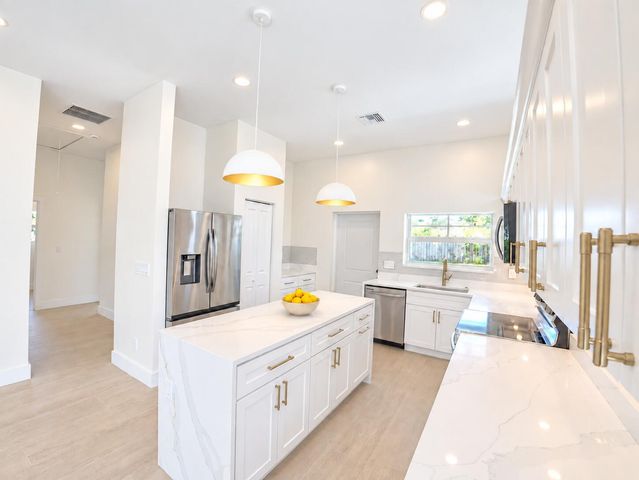 520 38TH Street, West Palm Beach, FL 33407