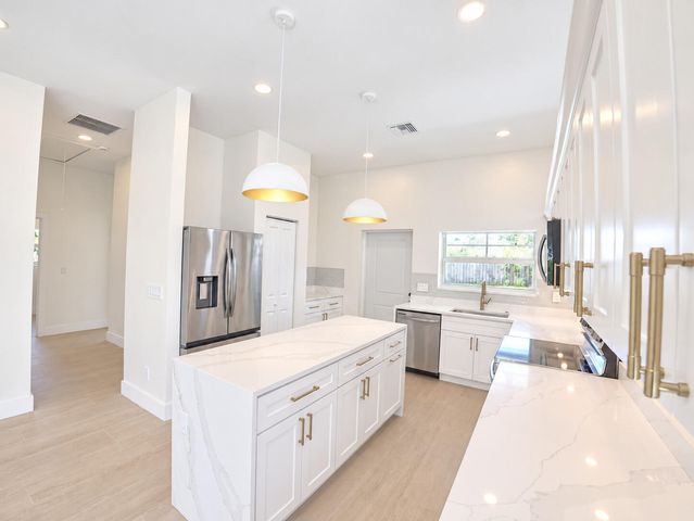 520 38TH Street, West Palm Beach, FL 33407
